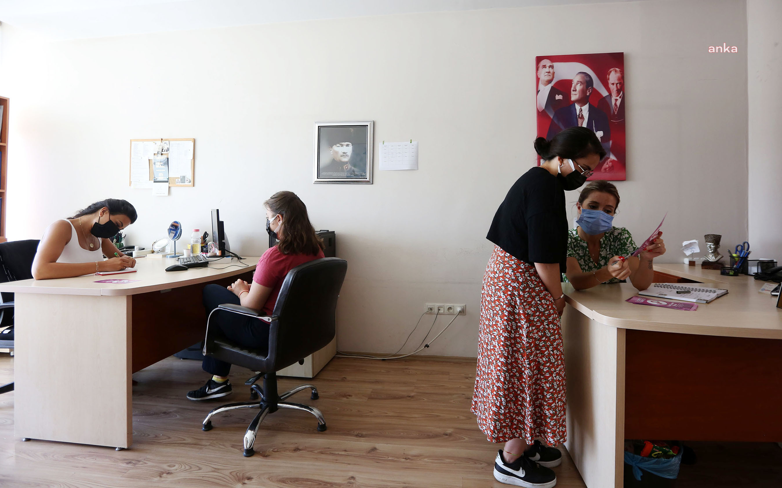 YENİMAHALLELİ 2 BİN KADIN, BELEDİYEDEN DANIŞMANLIK HİZMETİ ALDI