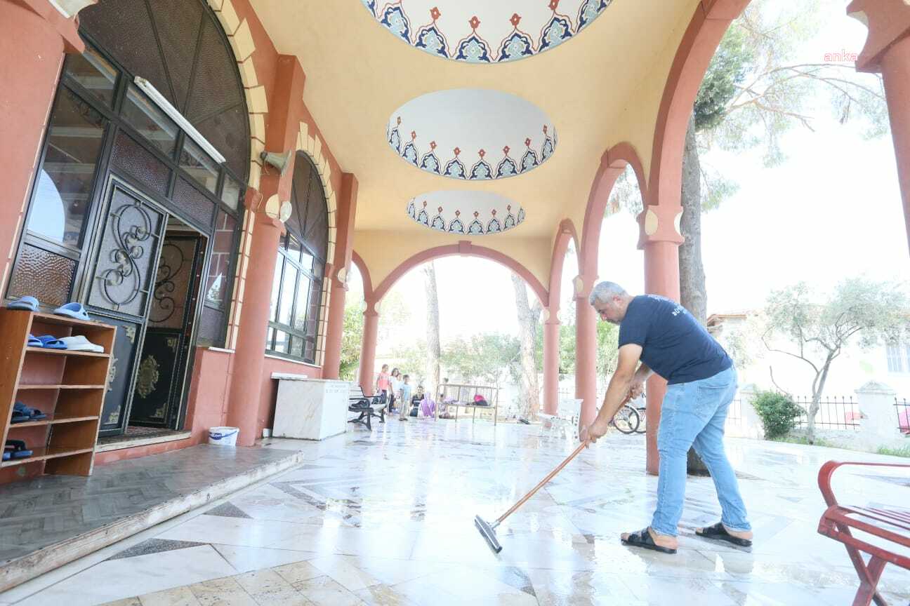 AYDIN BÜYÜKŞEHİR BELEDİYESİ CAMİLERDE TEMİZLİK ÇALIŞMALARINI SÜRDÜRÜYOR