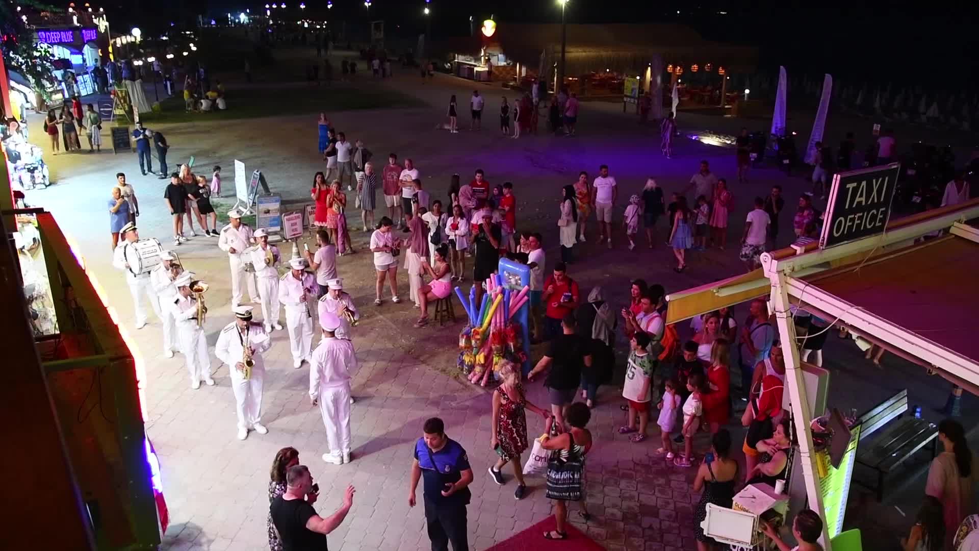 ‘MÜZİKLİ FETHİYE AKŞAMLARI’NA ÖLÜDENİZ SAHİLİ EV SAHİPLİĞİ YAPTI