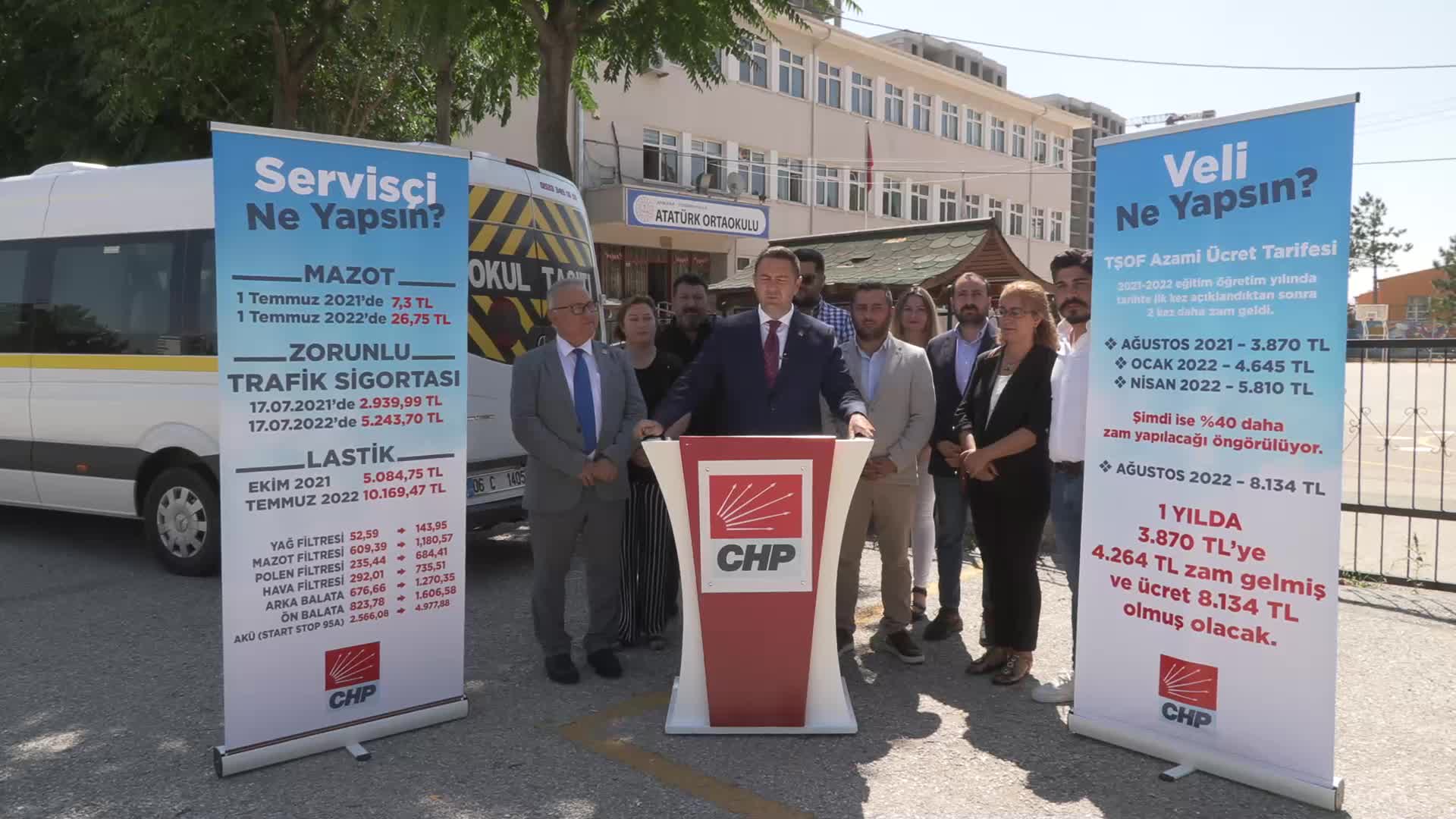 UMUT AKDOĞAN, BİR ÖĞRENCİYİ SERVİSLE OKULUNDAN EVİNE BIRAKTI, OKULA GERİ DÖNÜP MALİYETİ AÇIKLADI: “AĞUSTOS 2021’DE 3 BİN 870 LİRA OLAN SERVİS ÜCRETİ 8 BİN 134 LİRAYA ÇIKACAK. SORUYORUM; VELİLERİMİZ BU PARAYI NASIL ÖDESİN?”