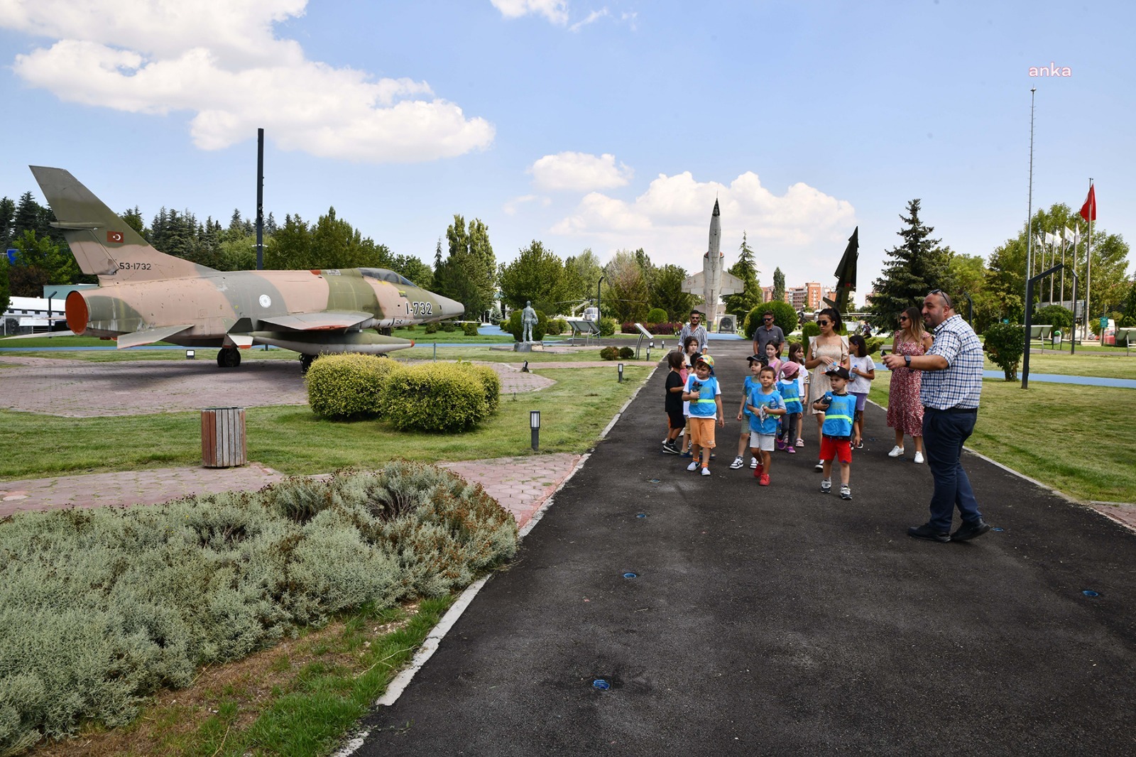 ÇOCUKLARDAN  HAVACILIK VE TEKNOLOJİ PARKINA ZİYARET