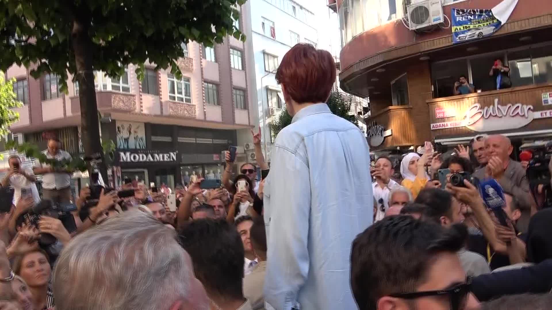 AKŞENER, ZEYTİNBURNU'NDA: "ŞUCULUK BUCULUK ÜZERİNDEN OY VERMEYE KALKIŞIRSANIZ KAZIK YİYORSUNUZ"