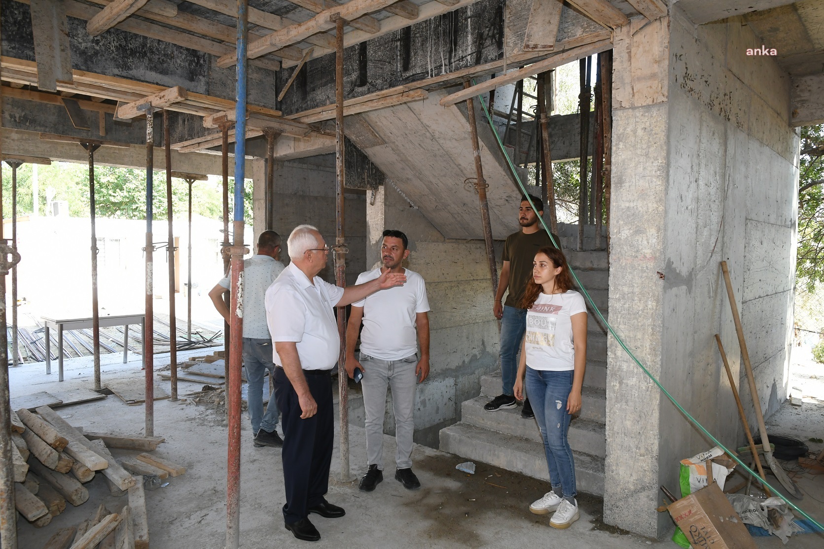 KARABAĞLAR BELEDİYE BAŞKANI SELVİTOPU, ÇALIKUŞU SEMT MERKEZİ İNŞAATINI İNCELEDİ