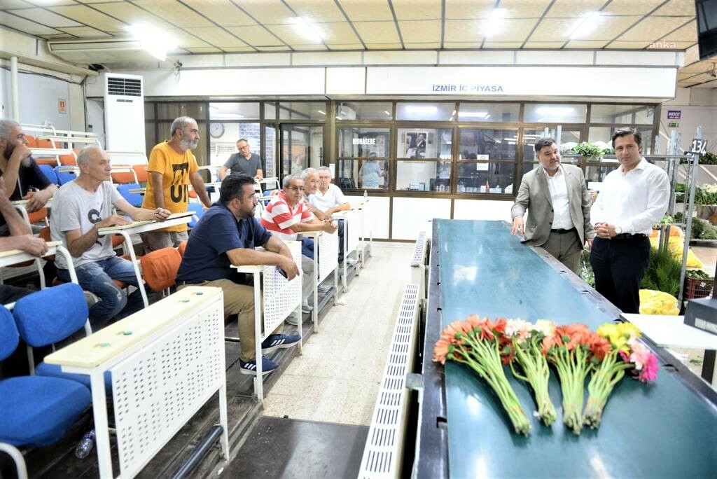 CHP İZMİR İL BAŞKANI YÜCEL'DEN ESNAF TURU: "ESNAF FİYAT SÖYLEMEYE UTANIYOR, ÜLKEYİ BU HALE GETİRENLER UTANMIYOR"