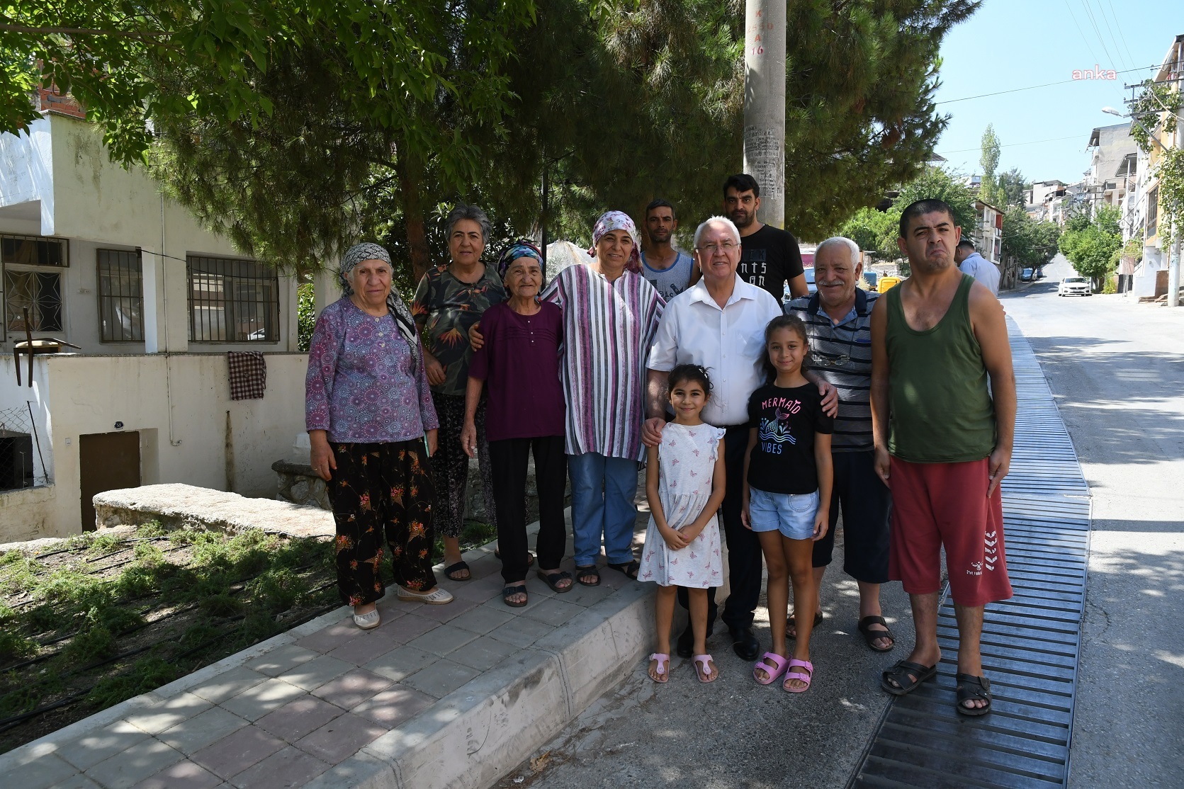 KARABAĞLAR'DA PARK YENİLEME ÇALIŞMALARI SÜRÜYOR