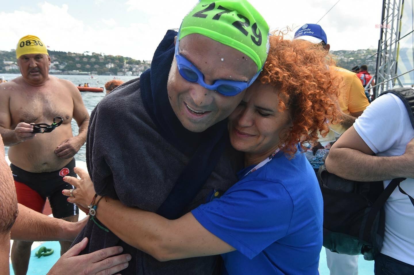 AVCILAR BELEDİYE BAŞKANI HANÇERLİ, İSTANBUL BOĞAZI’NI YÜZEREK GEÇTİ