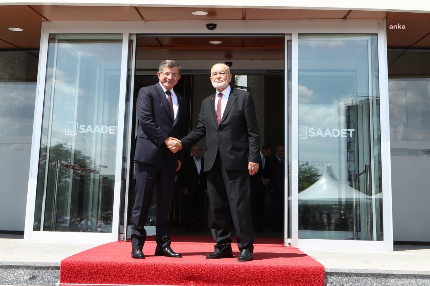 DAVUTOĞLU: TÜRKİYE’Yİ BU KARANLIK GÜNLERDEN ÇIKARMAK İÇİN AZİM VE KARARLILIKLA YÜRÜMEYE DEVAM EDİYORUZ